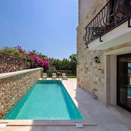 Atrium Tas Çeşme