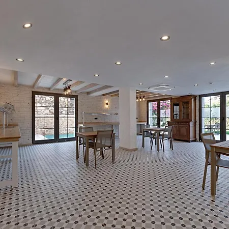 Szálloda Atrium Tas