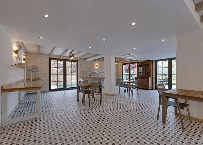 Szálloda Atrium Tas