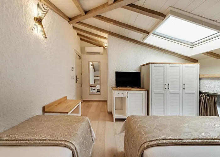 Szálloda Atrium Tas 2*